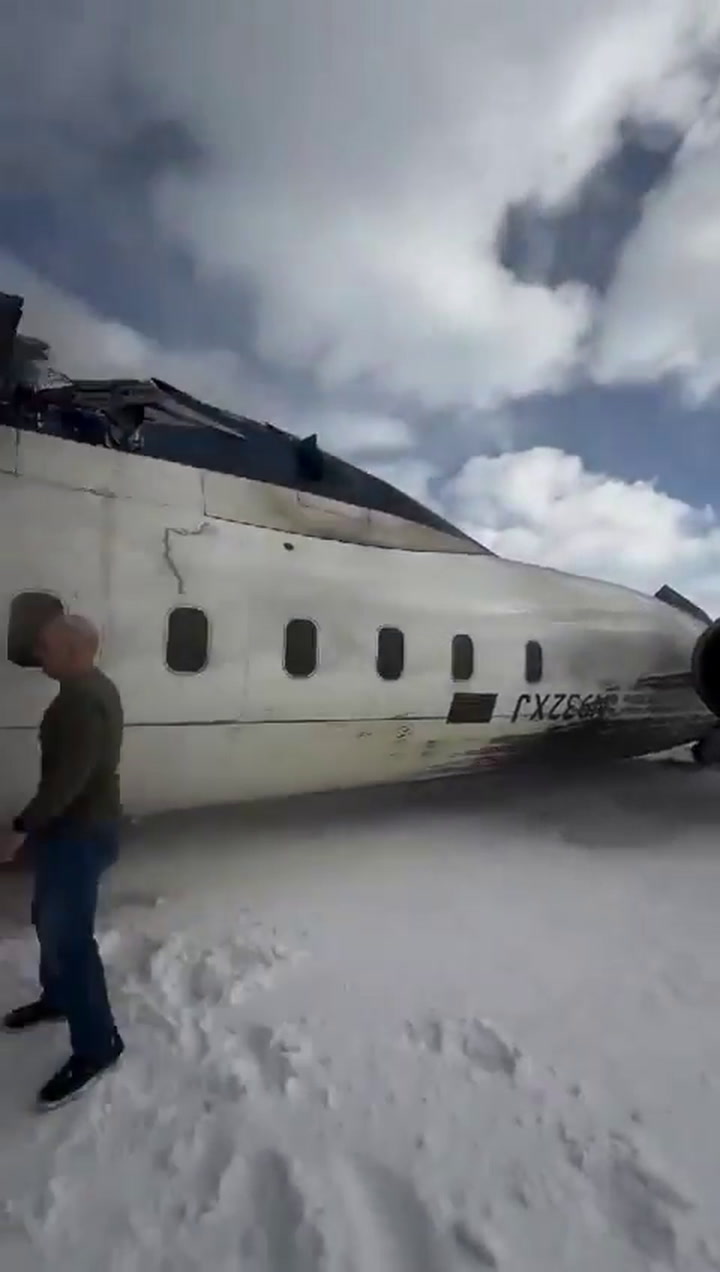 Así evacuaban el avión que se estrelló en una pista de Canadá