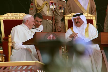 El Papa Francisco participa del "Foro de Bahrein para el Diálogo: Oriente y Occidente para la Coexistencia Humana", en la plaza Al-Fida del Palacio Real de Sakhir. Bahrein, el 4 de noviembre de 2022
