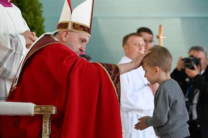 El papa Francisco durante una misa en Nursultán