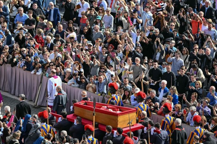la-muerte-del-papa-francisco-pope-francis-papa-UCDACGOMRZCNNPMS7RZ3UPHOWE.JPG