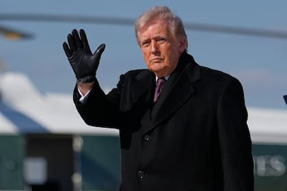 Trump asistió a la repatriación de restos de seis estadounidenses muertos en guerra con Irán
